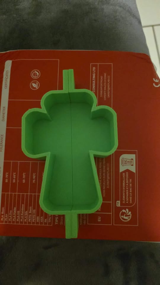 Cruz decorativa impresa en 3D